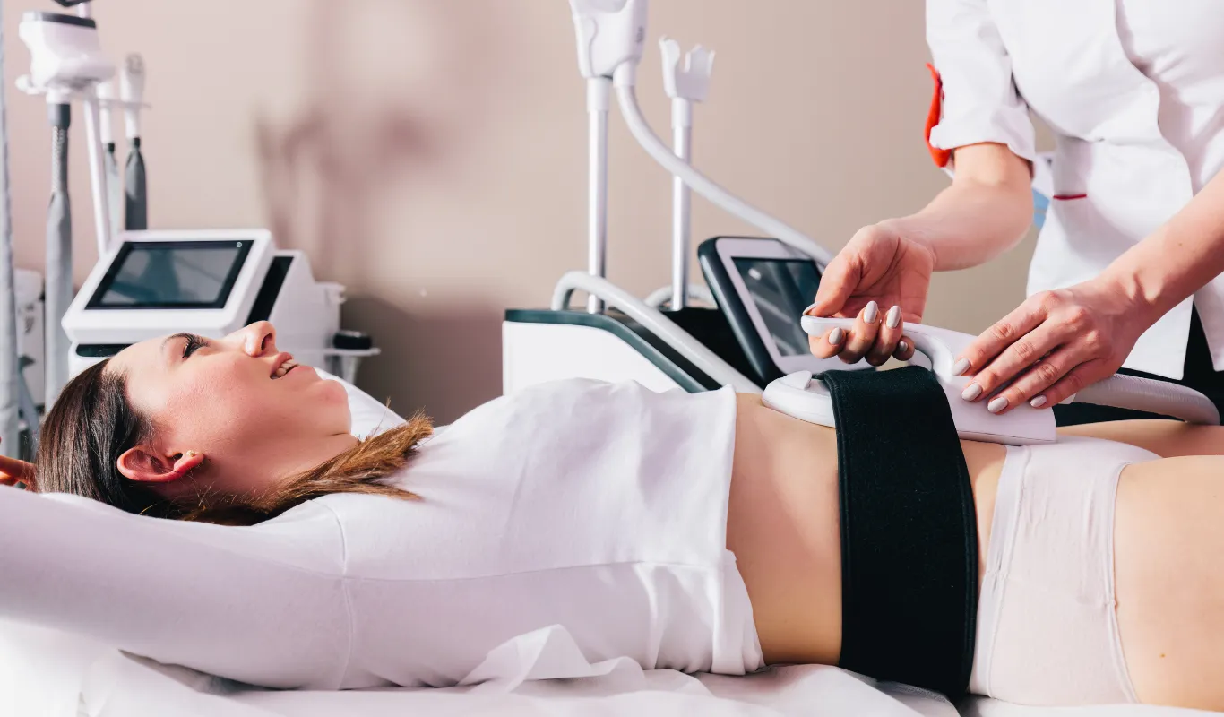 Sesión de Hipersculpt con tecnología HIFEM en Novastética Bogotá