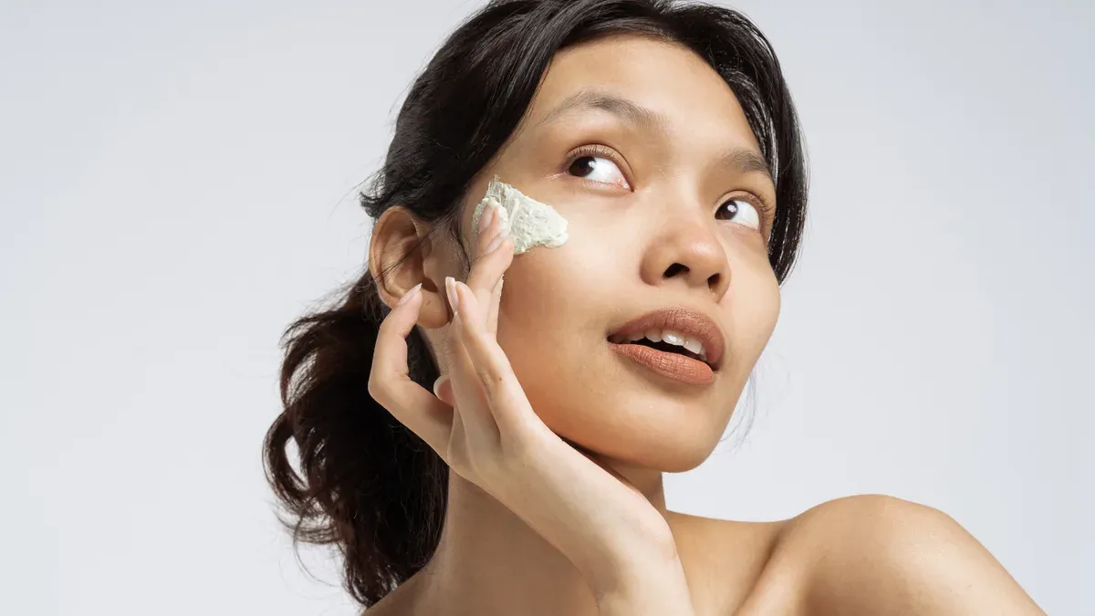 Peeling, limpieza facial e hidrofacial: en qué se diferencian de verdad